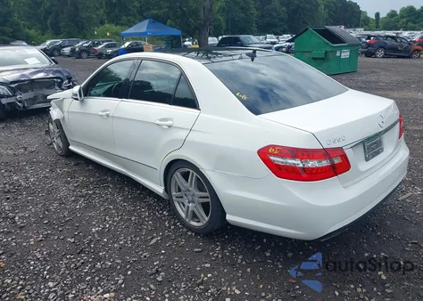 2010 Mercedes-Benz E 350 4Matic z USA, uszkodzony, nr VIN WDDHF8HB2AA244482